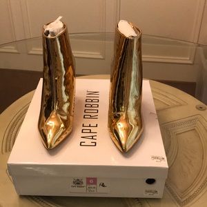 Cape Robbin Sz 6 Metallic Gold Booties Mini-90
